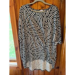 LuLaRoe XL Women's Tunic Top Black and White Geometric Print Hi-Lo Hem‎